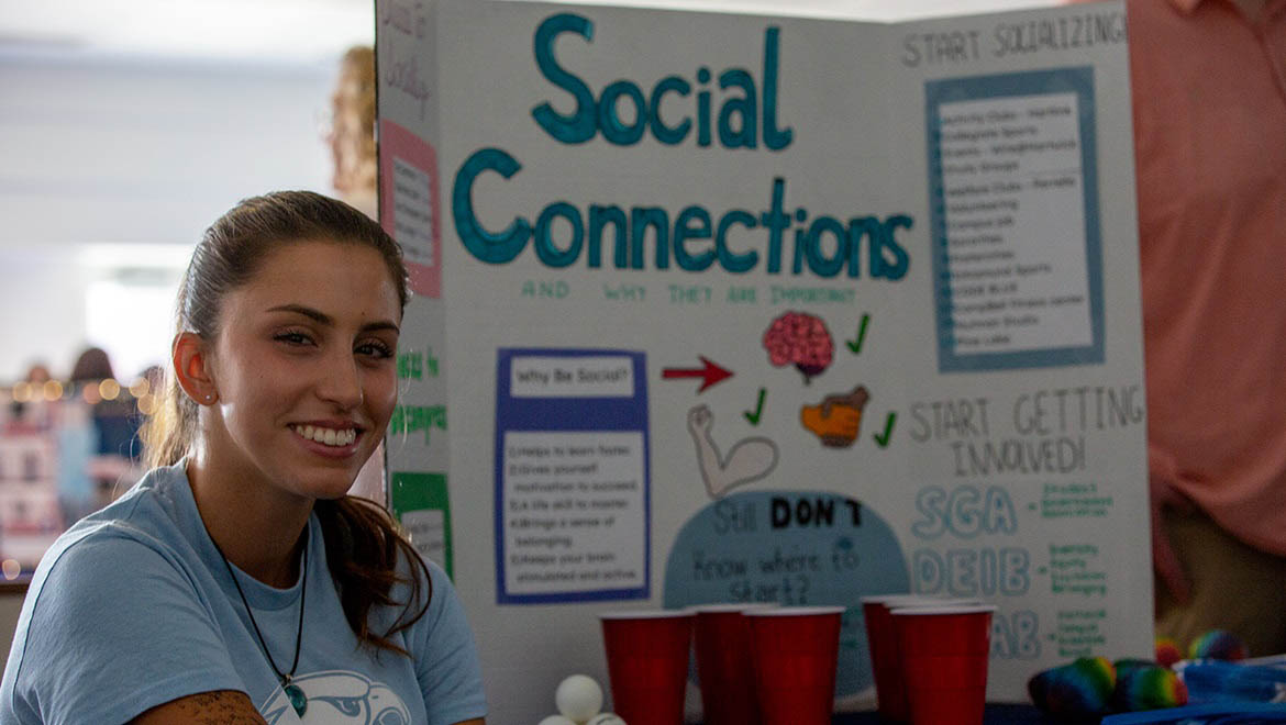 Hartwick College student offers wellness opportunities to new students during Wick Week wellness fair