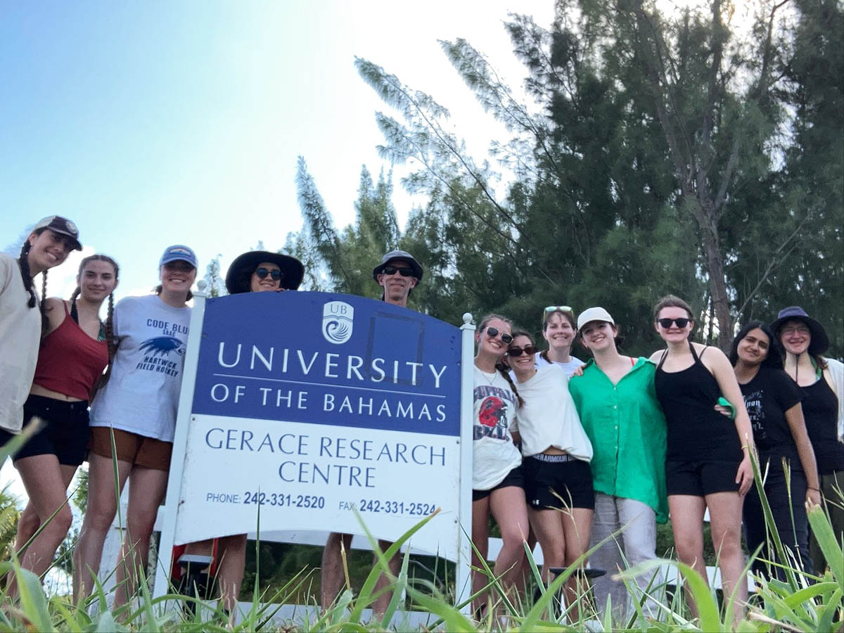 Hartwick students at research station in the Bahamas